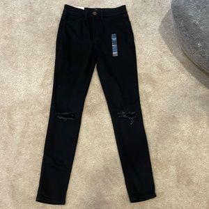 NWT women’s stretch black jeggings. High rise waist. Size 7
